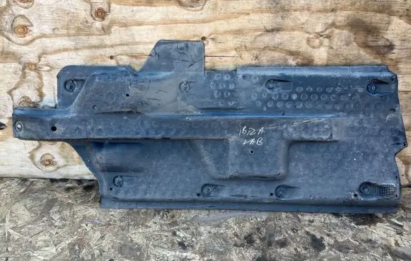 Seat Ibiza IV (6J,6P) Engine splash shield/under tray 6Q0825202N