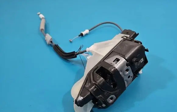 Peugeot 2008 II Front door lock 305596 IMPRK1541571
