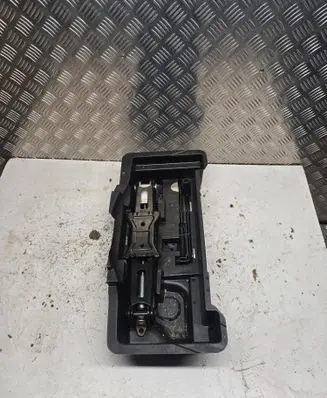 Audi A4 S4 B9 Lift Jack 8W0012169 8W0011031B