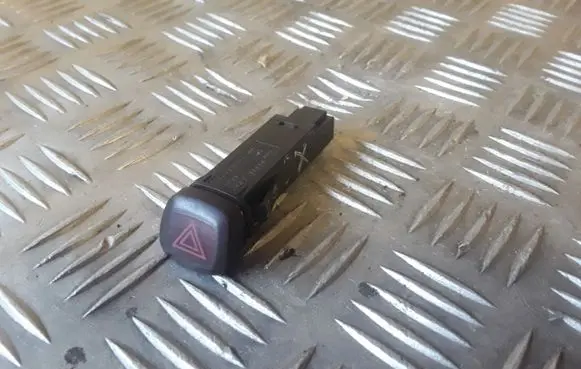 Volvo XC90 Hazard light switch 9168302