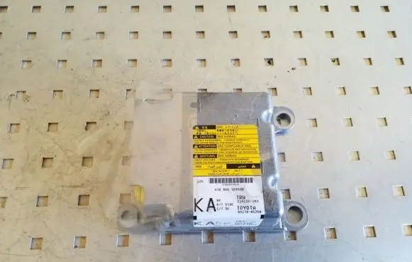 Toyota Avensis T270 Airbag control unit/module 8917005250