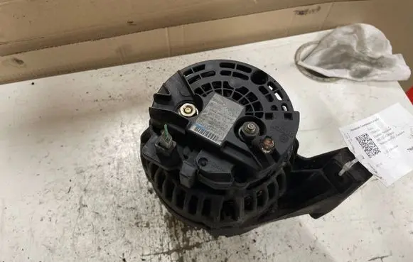 Volvo C70 Generator/alternator 30658085 0124525060