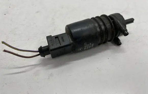 Mercedes-Benz C W204 Windscreen/windshield washer pump A2048660221