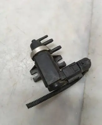 Volkswagen Caddy Turbo solenoid valve 1J0906627C 72290303