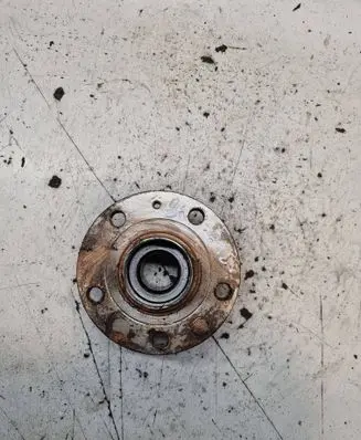 Volkswagen PASSAT B6 Rear wheel ball bearing 
