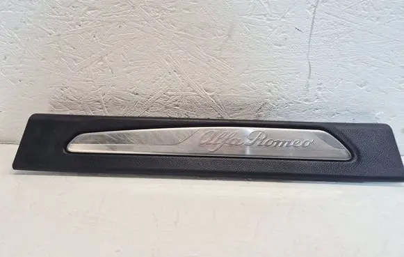 Alfa Romeo Giulia Front sill trim cover 156107575