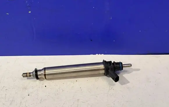 Mercedes-Benz C W205 Fuel injector A2780700687
