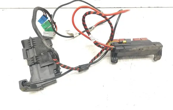 Renault Espace IV Fuse module 8200463911 52411461 52401176