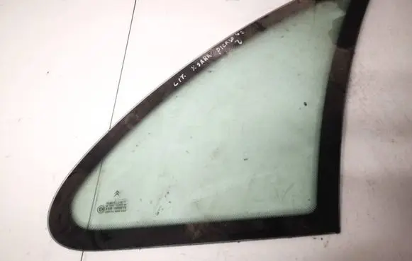 Citroen Xsara Picasso Rear side window as2