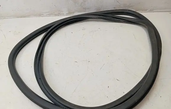 Peugeot 5008 II Front door rubber seal 9811537480
