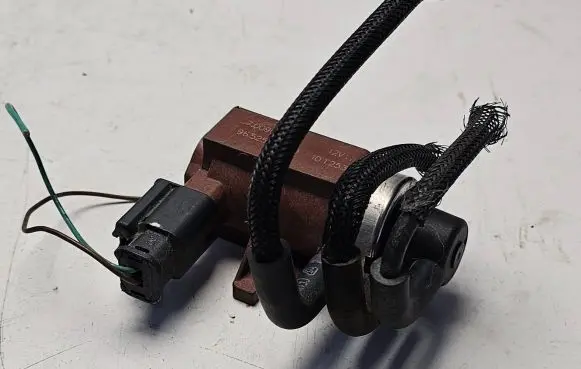 Citroen C5 Turbo solenoid valve 9652570180 10T253 70096803