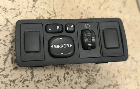 Toyota Avensis T250 Wing mirror switch 183575