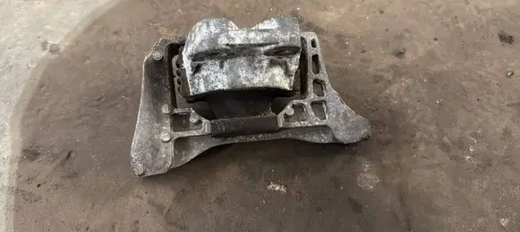 Volvo V50 Engine mount bracket 11432210
