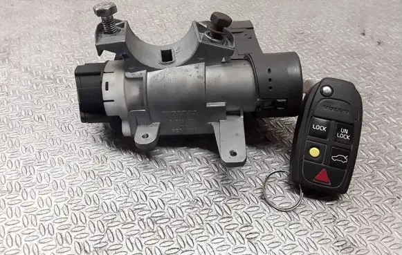 Volvo V70 Ignition lock 8626324