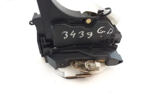 Mitsubishi Grandis Rear door lock
