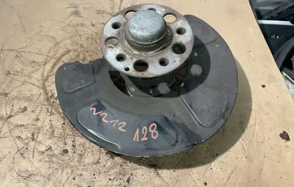 Mercedes-Benz E W212 Front wheel hub