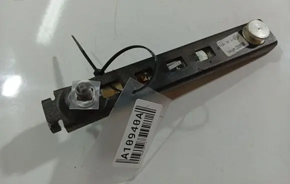 Renault Laguna II Seat belt adjustment rail 687451