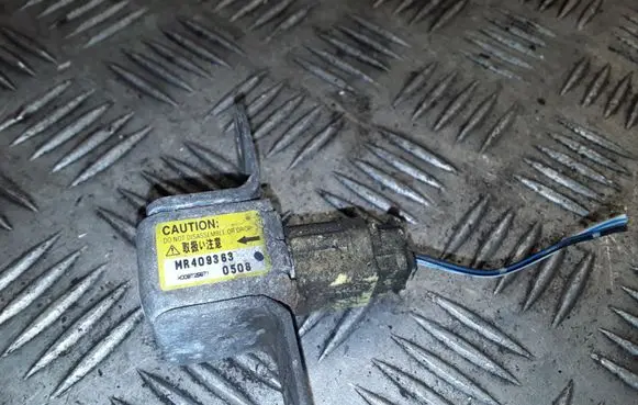 Mitsubishi Pajero Airbag deployment crash/impact sensor MR409363