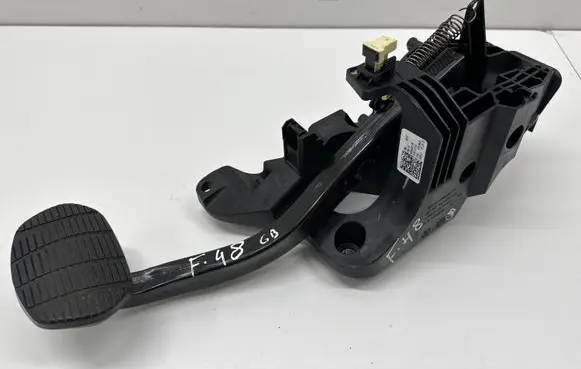 BMW X1 F48 F49 Brake pedal 6856600