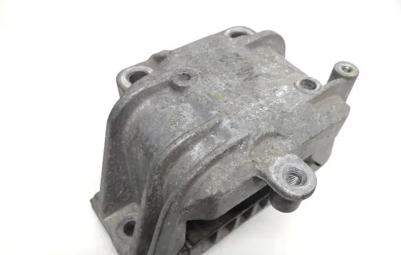 Audi A3 S3 A3 Sportback 8P Engine mount bracket 1K0199262