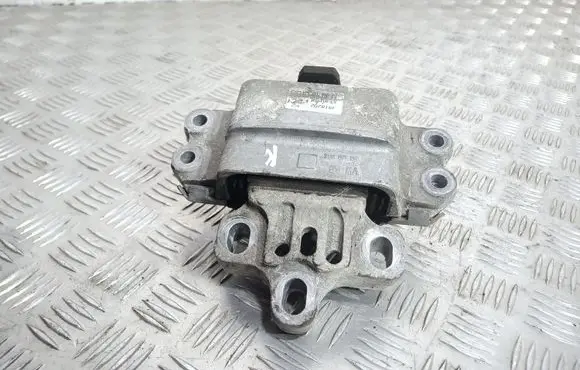 Volkswagen PASSAT B7 Engine mount bracket 1K0199555