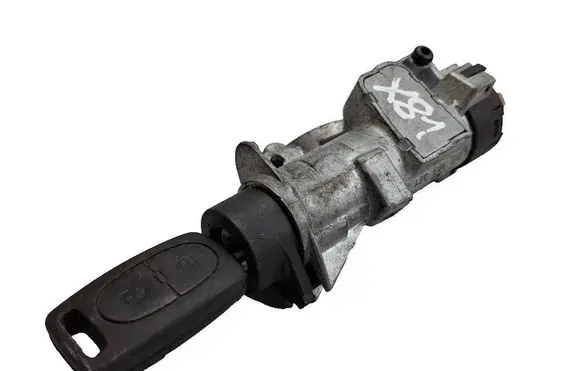 Volkswagen PASSAT B5 Ignition lock 4D0905851E