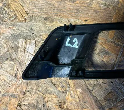 Mercedes-Benz E W124 Rear door handle cover 