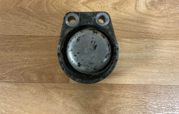 Ford Mondeo Mk III Engine mount bracket 6542HL812 1S711F012 UT6B8