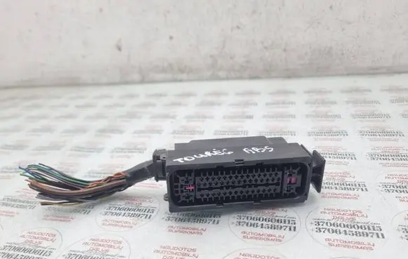 Volkswagen Touareg I ABS module connector plug 