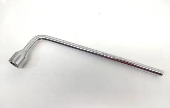 Mercedes-Benz E W212 Wheel nut wrench A2215810001