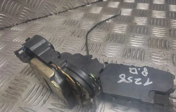 Subaru Legacy Front door lock