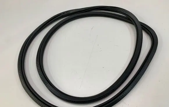Volvo XC90 Front door rubber seal 32229218
