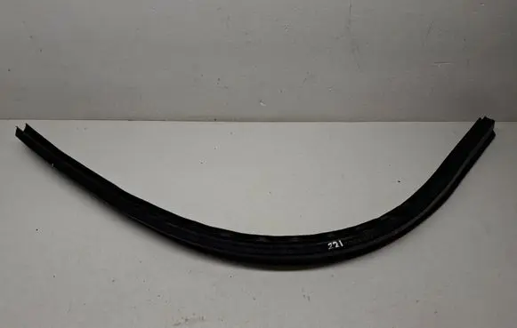 Porsche Macan (95B) Engine compartment rubber 95B823737