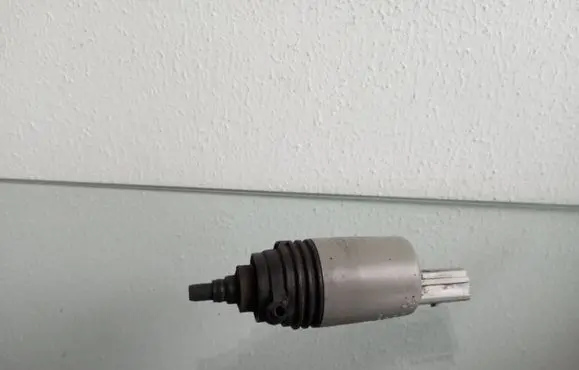 BMW 1 E81 E87 Windscreen/windshield washer pump 6934159 23557610