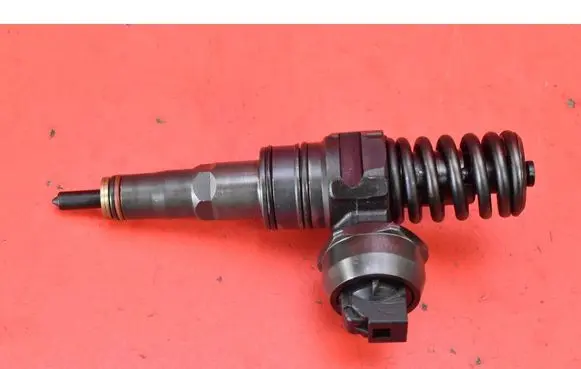 Volkswagen PASSAT B5.5 Fuel injector 038130073AJ