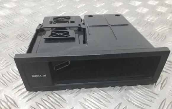 Head unit multimedia control