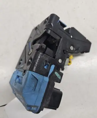Volvo V70 Front door lock 9485305