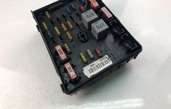 Volkswagen PASSAT B6 Fuse box set 1K0937125A