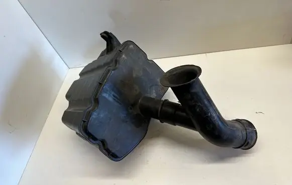 Nissan Primera Mass air flow meter AW300 398107003