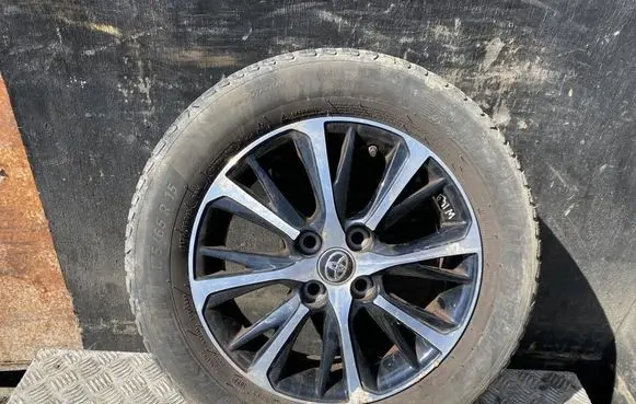 Toyota Yaris R15 alloy rim 426110DJ10