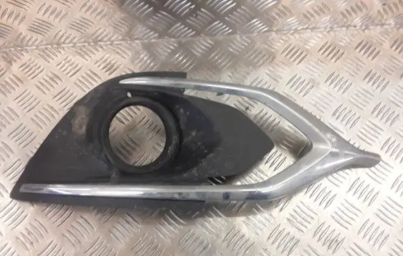 Mitsubishi Space Star Front fog light trim/grill 6402A391