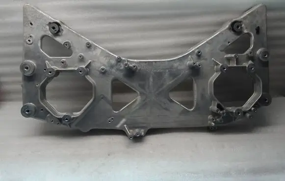 Volvo C40 Engine mounting bracket 32388370