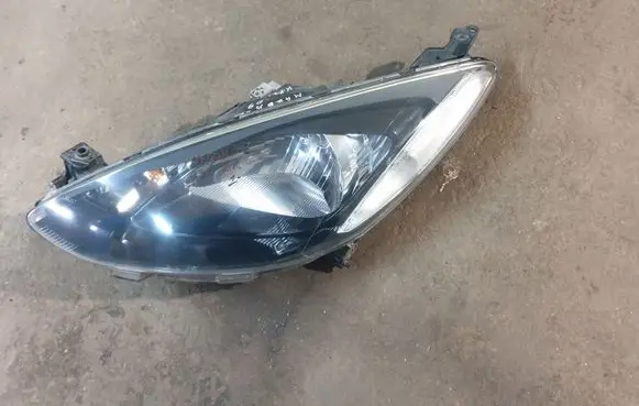 Mazda 2 Headlight/headlamp