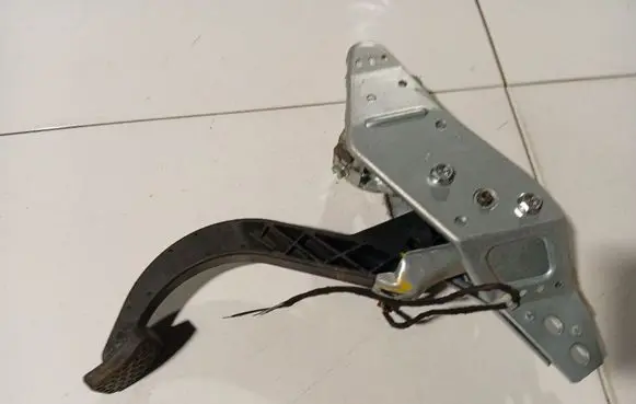Opel Astra H Brake pedal