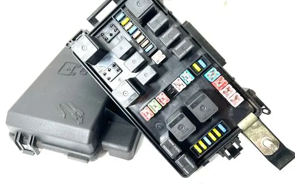 Chrysler 300 - 300C Fuse module P04692233AD