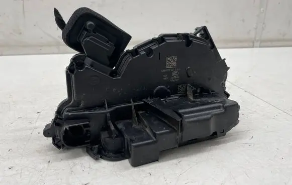 Seat Leon IV Front door lock 5TC837016B