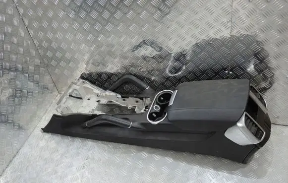 Porsche Cayenne (92A) Center console 