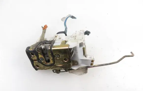 Toyota Avensis T220 Front door lock 