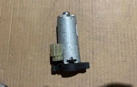 BMW 3 F30 F35 F31 Seat adjustment motor 0390204148