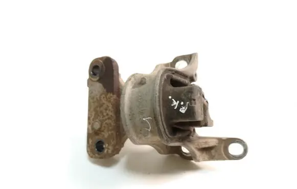 Honda CR-V Engine mount bracket